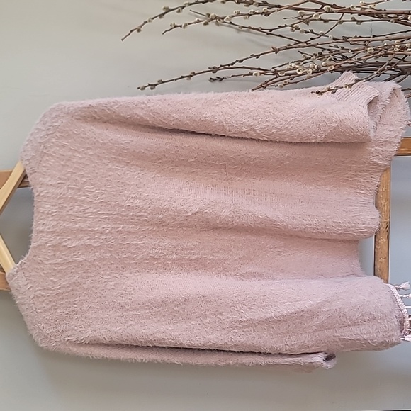 Coco and Carmen fuzzy shrug - Picture 5 of 7